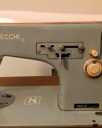 Macchina da cucire  Necchi + mobile