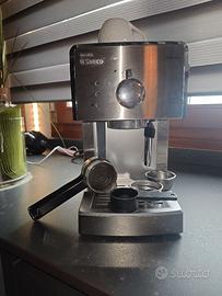 macchina da caffè tradizionale e cialde