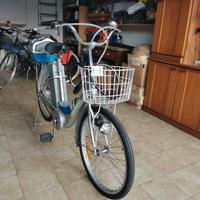 Bicicletta elettrica a pedalata assistita 