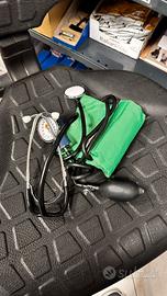 Apparecchio per la misurazione della pressione