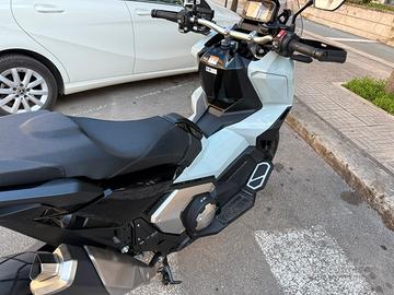 X-adv 750
