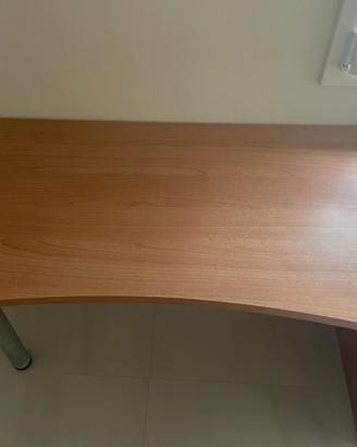 scrivania  in legno
