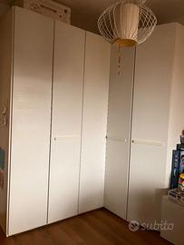 Armadio angolare bianco