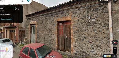 Fabbricato da ristrutturare con ampio cortile