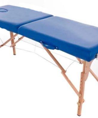 Lettino pieghevole blu per massaggi.