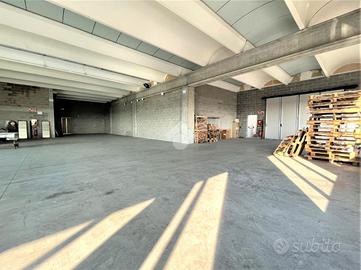 CAPANNONE A CAROBBIO DEGLI ANGELI