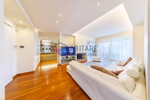 Attico / Mansarda di 171 m² con più di 5 locali a 