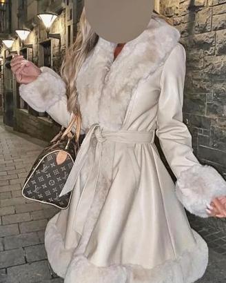 Giacca beige con colletto e polsi in pelliccia eco