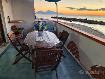 casa fronte mare con terrazzo panoramico