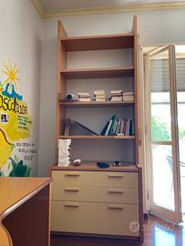 Libreria in legno con cassettoni