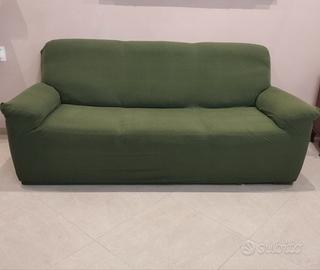 divano in similpelle