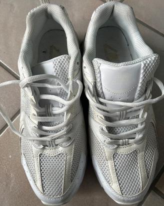 Scarpe new balance usate 2 volte ma piccole per la