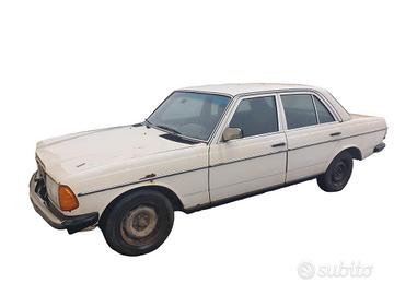 Mercedes W123 240D Demolita - Per Ricambi