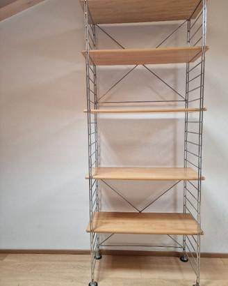 Scaffale con struttura in acciaio ripiani in legno