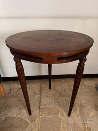 Tavolino in legno rotondo
