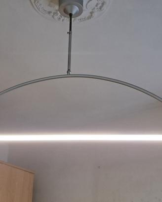 LAMPADARIO DI DESIGN CON TUBO LED