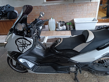 Yamaha T-max 560