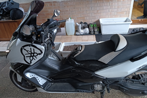 Yamaha T-max 560