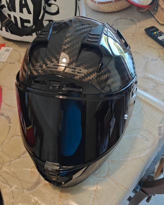 casco in carbonio 