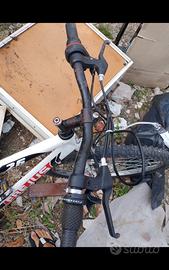  bici intera o per pezzi di ricambio