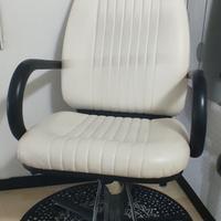 Poltrona: trucco/ podologa 