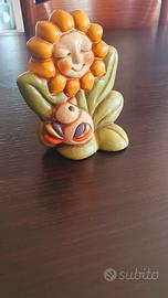 Statuetta decorativa fiore sorridente in ceramica