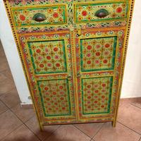 particolarissimo mobilino decorato