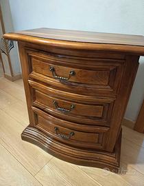 Coppia di comodini antichi in legno con 3 cassetti