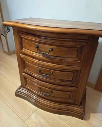 Coppia di comodini antichi in legno con 3 cassetti