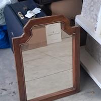 Specchio con cornice in legno