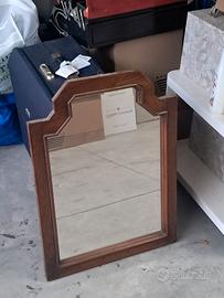 Specchio con cornice in legno