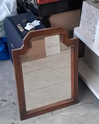 Specchio con cornice in legno