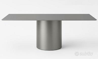 Tavolo acciaio con base cilindrica
