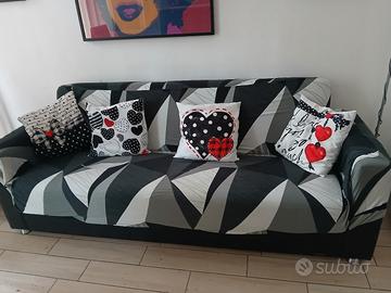 divano letto rovinato