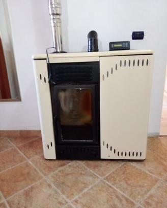 Stufa a pellet canalizzabile