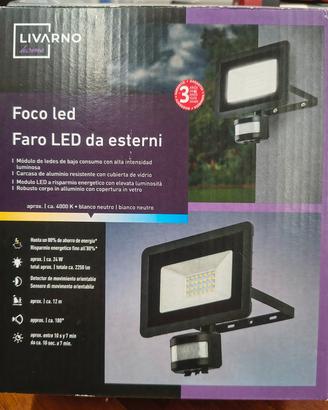 Faro led con sensore di movimento 