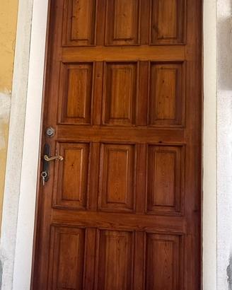 Portoncino d’ingresso in legno masello di larice