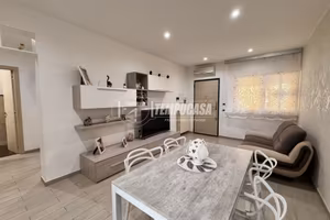 Casa indipendente con box auto.