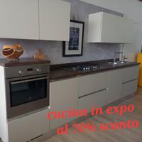 Cucina nuova in expo con elettrodomestici 