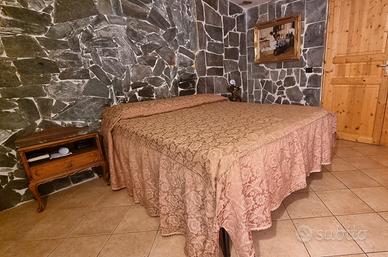 Copriletto Antico In Tessuto Damasco 