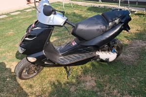 scooter aprilia  sr 50