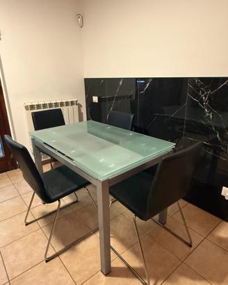 Tavolo in vetro allungabile