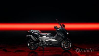 Yamaha TMAX Black Max 25th Anniversary