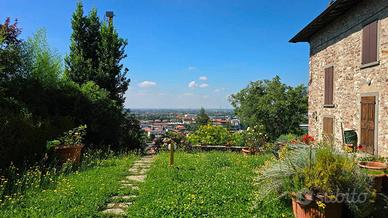 Casa indipendente di 392 m² con 5 locali e box aut