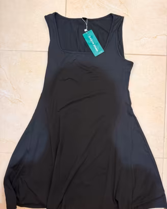 Vestito nero elasticizzato