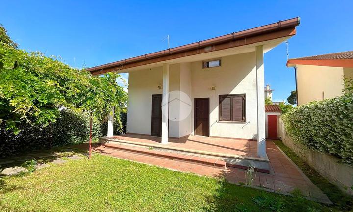 PORZIONE DI BIFAMILIARE A ARDEA