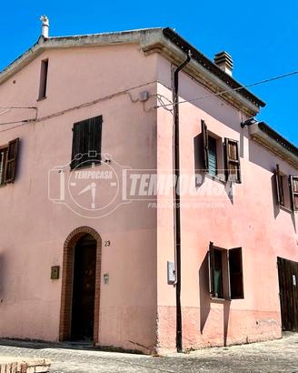 SOLUZIONE INDIPENDENTE SU DUE LIVELLI IN CENTRO AD