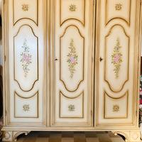 ARMADIO IN LEGNO DECORATO