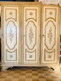 ARMADIO IN LEGNO DECORATO