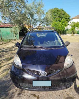 Toyota Aygo del 2007, benzina, 5 porte, 76000 km